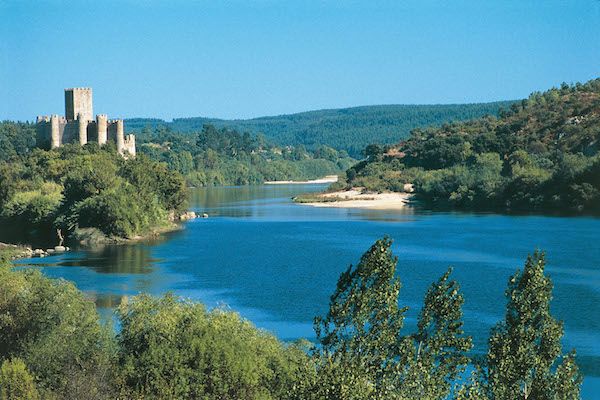Portugal's Historic Tejo Region Celebrates “Feliz Natal”  with Holiday Traditions and Authentic Wines